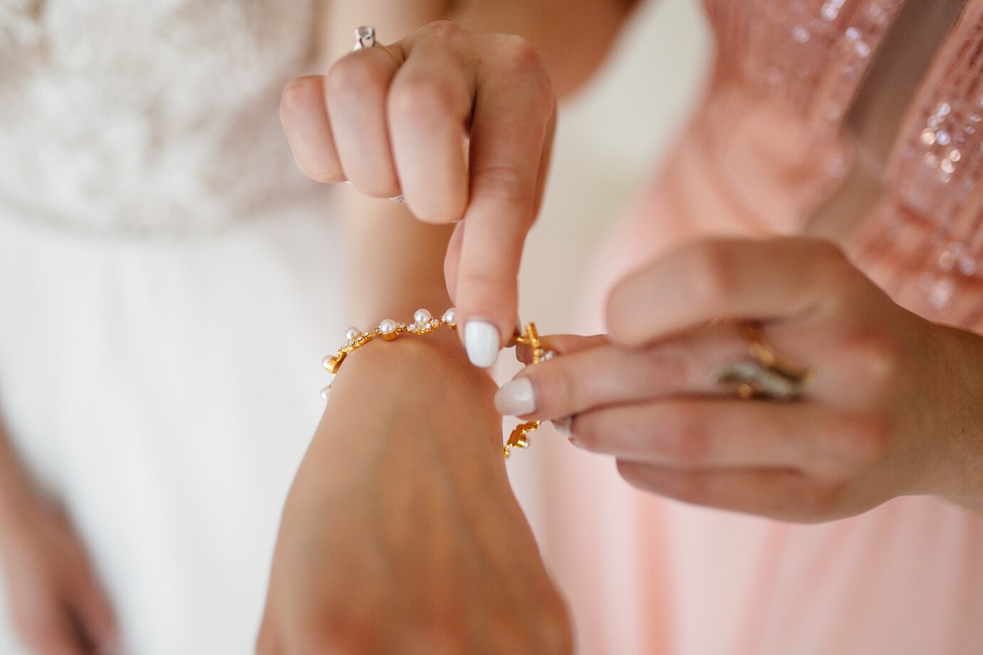 bride-s-morning-fine-art-wedding-happy-bride_1328-1772